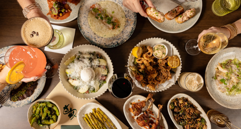 Menus for breakfast, lunch and seasonal dishes inspired by local flavors. 