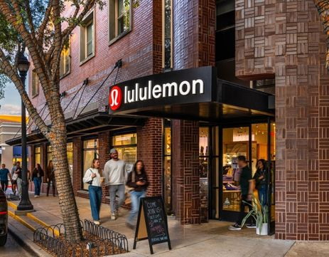 Shopping in Town Square in Southlake Texas